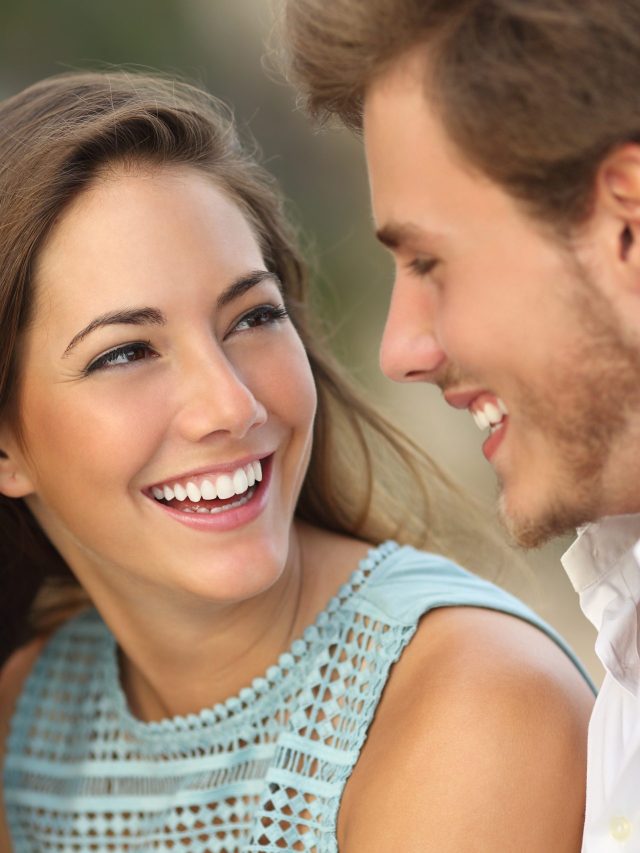 Smile confidently with Invisalign – the modern way to straighten teeth!